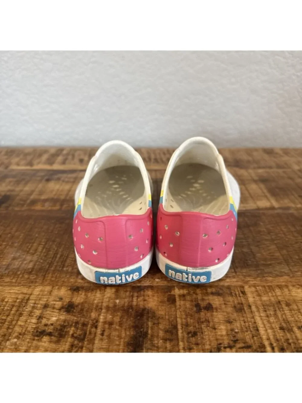 NATIVE Jefferson Toddler Size C10 Boxfish Slip On Play Rubber Shoes - White Pink
